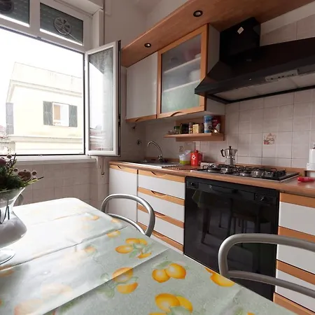 Happy Friends Apartment